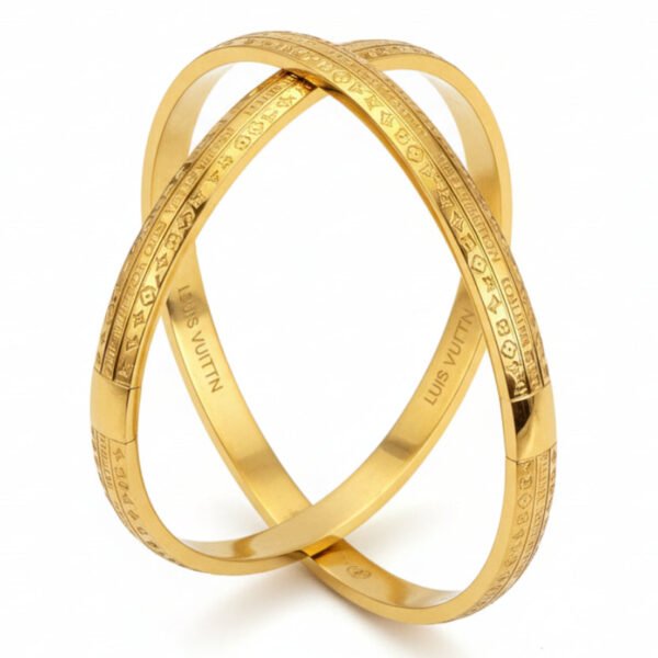 Leila Bangle